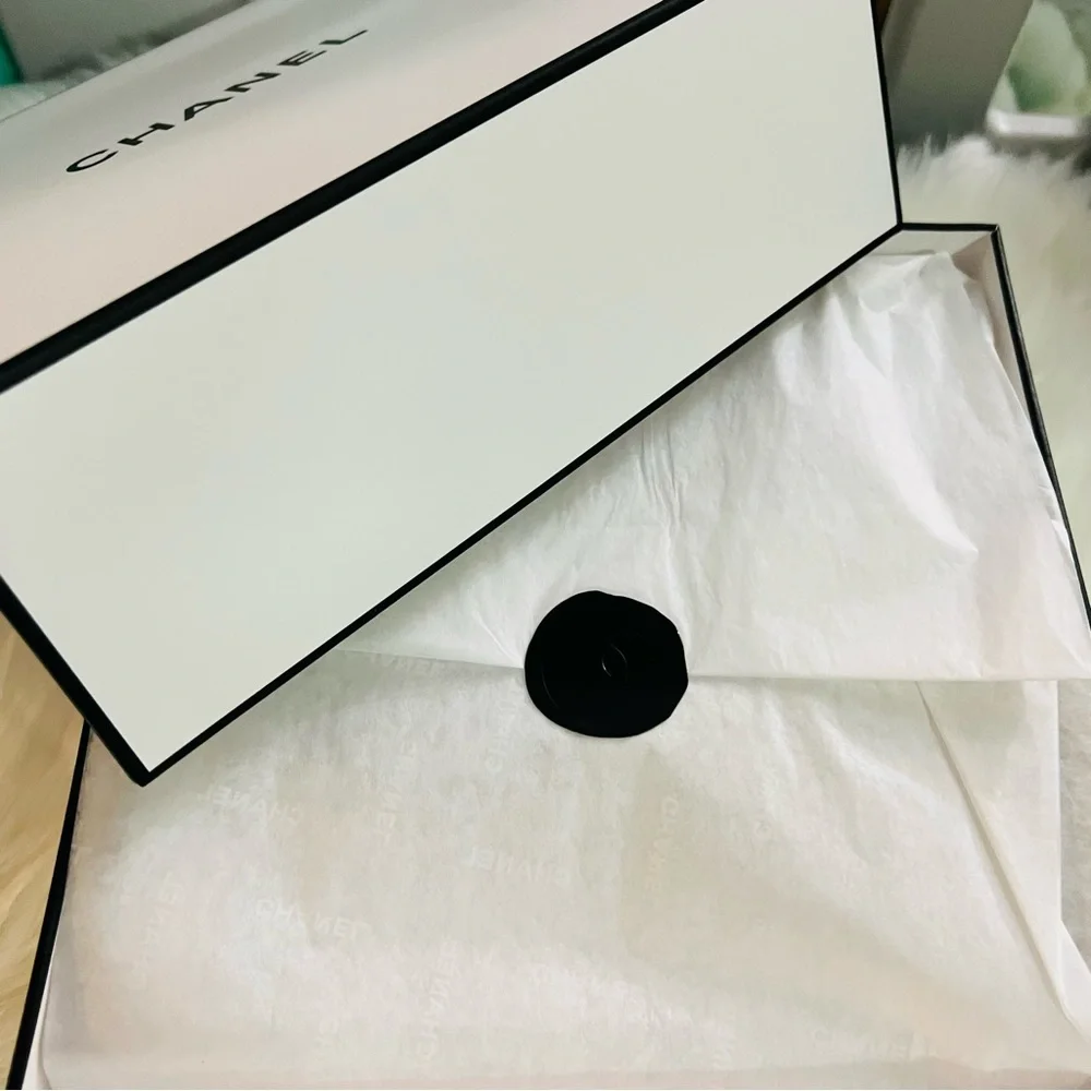 Chanel Gift Box w/ Holiday Ribbon red and Gold Limited Edition Ribbon